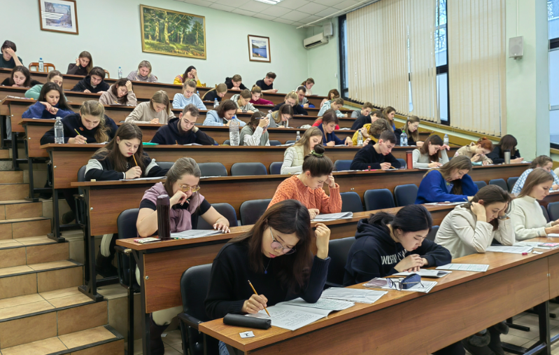 俄罗斯莫斯科国立大学孔子学院举办汉语教师研修班 三年培育百余名骨干师资